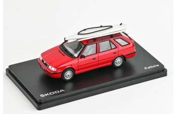 SKODA Felicia FL Combi (1998), красный с багажником на крыше и доской для серфинга
