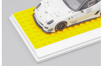 Подиум белый + LEGO желтый