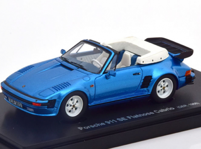 PORSCHE 911 SE Flatnose Convertible (1988), light blue-metallic