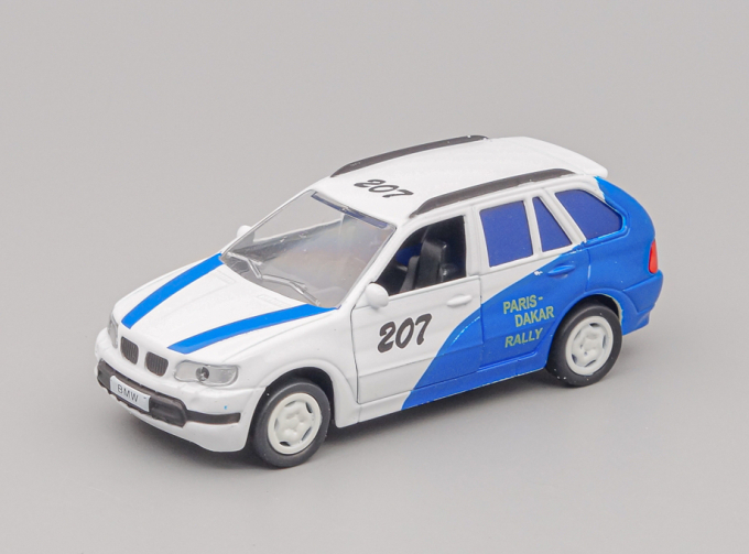 BMW X6, white / blue