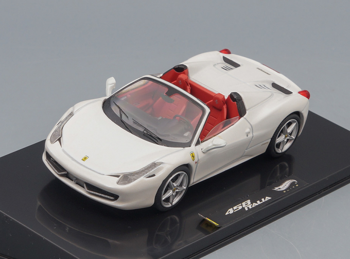 FERRARI 458 Spider 2011, white metallic