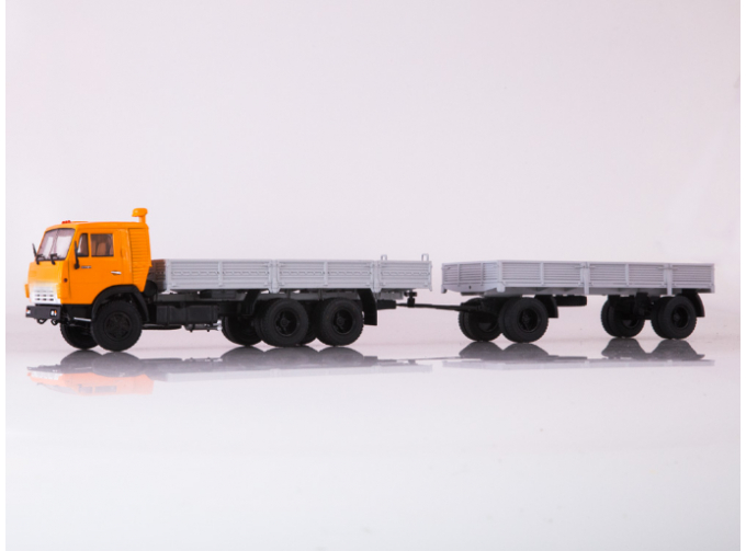 Камский грузовик 53212 с прицепом ГКБ-8350, оранжевый / серый
