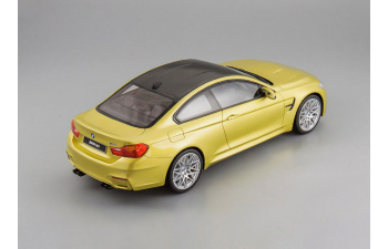 BMW M4 Competition Package (austin yellow)