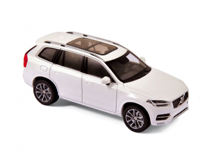 VOLVO XC90 (2015), crystal white metallic