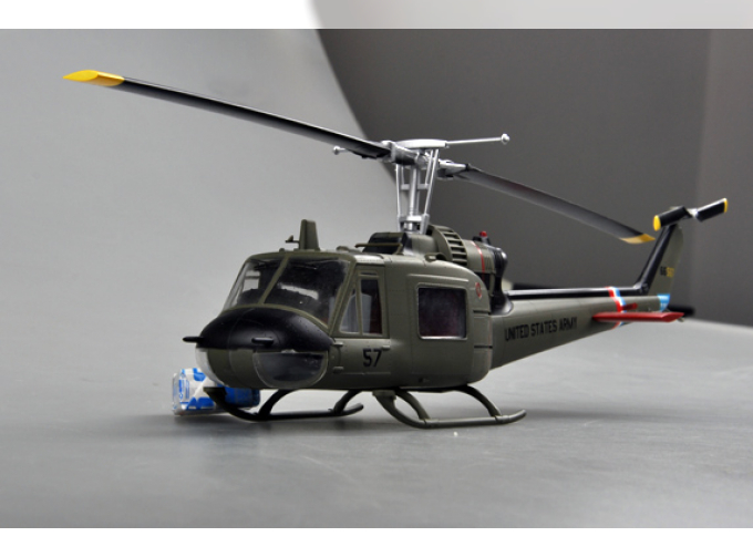 Bell UH-1C Huey Display Model US Army 57th Aviation Co Cougars, October 1970