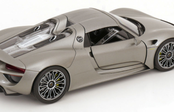 PORSCHE 918 Spider Hard-top Closed (2015), Grey Met