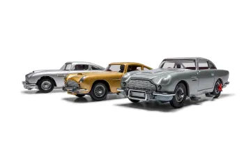 Набор из трех моделей ASTON MARTIN JAMES BOND - Db5 classic collection (1965)