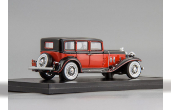 STUTZ SV-16 Sedan 1933 Red/Black