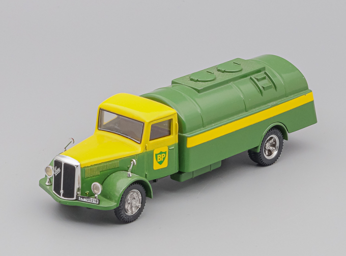 SAURER S4C Tanker Truck - Citerne Bp 1952, green / yellow