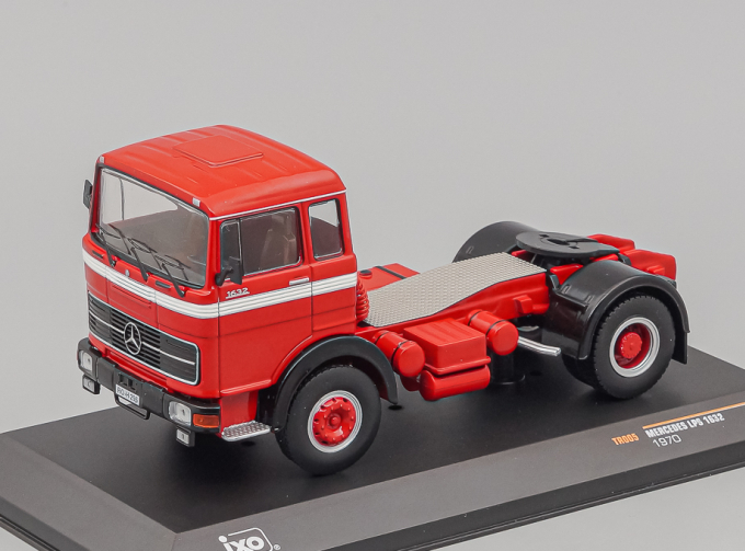 MERCEDES-BENZ LPS1932 (1970), maroon