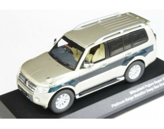 MITSUBISHI Pajero Long S-E, beige / green