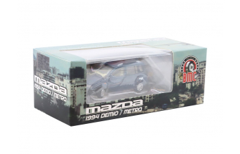 MAZDA Demio RHD (1994) с фигурками, зеленый