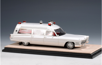 CADILLAC Miller-Meteor Ambulance (1968), White