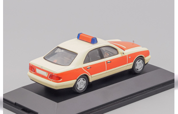 MERCEDES-BENZ E-Klasse Notarzteinsatzwagen, beige / pink