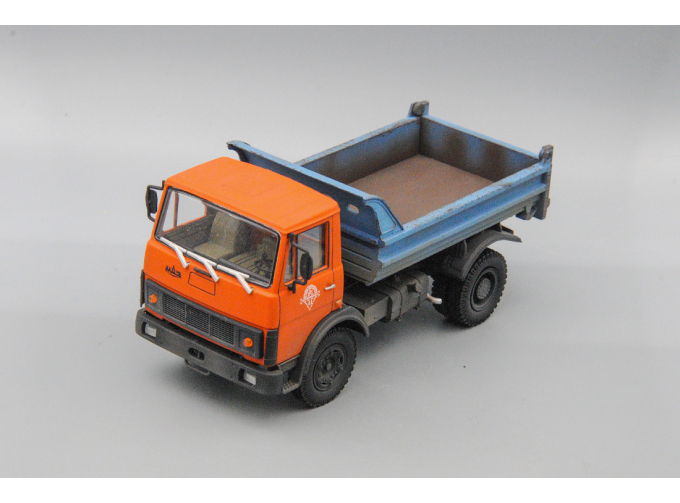 МАЗ-5551, оранжевый / синий (с элементами эксплуатации)
