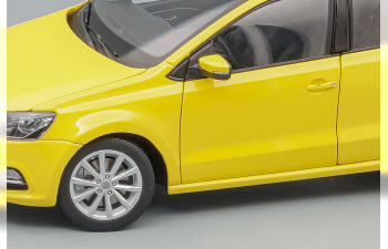 VOLKSWAGEN Polo 2017, yellow