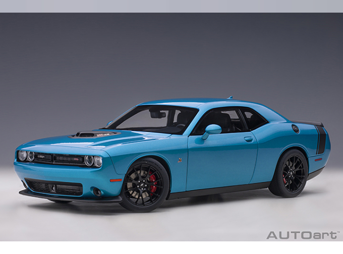 Dodge Challenger 392 Hemi Scat Pack Shaker - 2018 (B5 blue pearl coat)