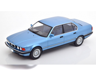 BMW 750i E32, light blue-metallic