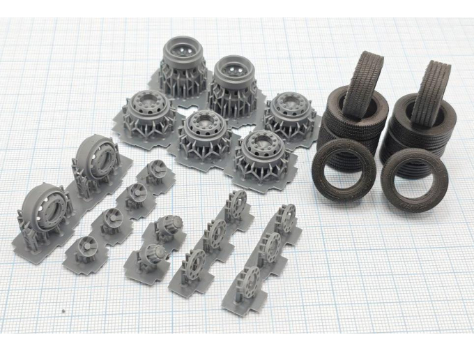 Комплект колес (шины+диски) в размере 295/60 22.5, для грузовика 6х2