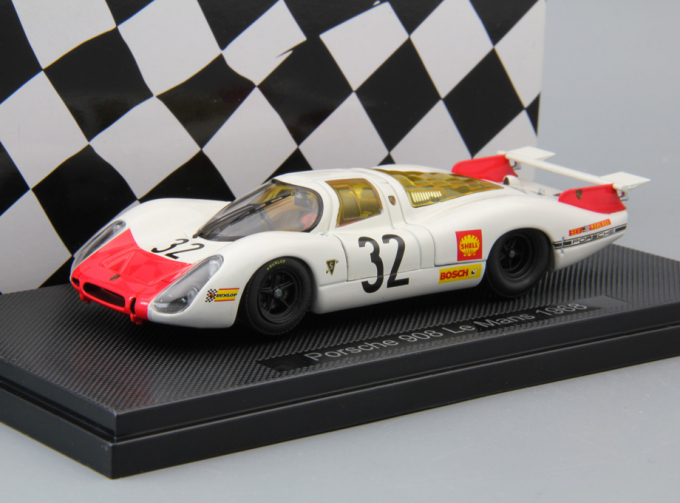 PORSCHE 908 Le Mans #32 (1968), white / pink