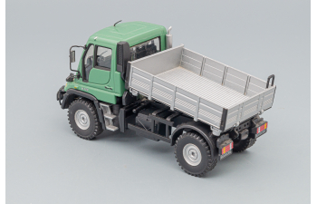 MERCEDES-BENZ Unimog, green / silver