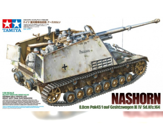 Сборная модель Немецкое тяжелое самоходное противотанковое 88мм орудие Nashorn с 4-мя фигурами
