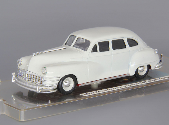 CHRYSLER Windsor Sedan USA (1947), white