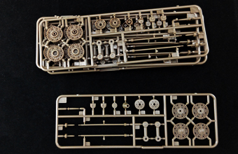 Сборная модель Russian Self-Propelled Gun SU-152 (KV-14) (September, 1943 Production)