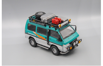 MITSUBISHI Delica, зелёная, 18 см.