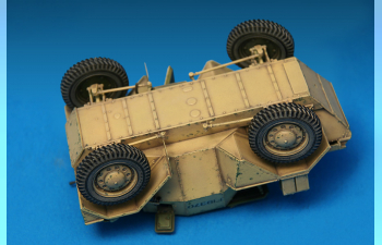 Сборная модель Бронеавтомобиль DINGO Mk.1b BRITISH SCOUT CAR w/CREW