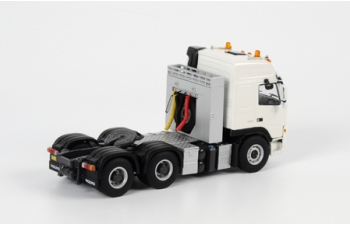 VOLVO FM Globetrotter 6x4, White Line 1:50, белый