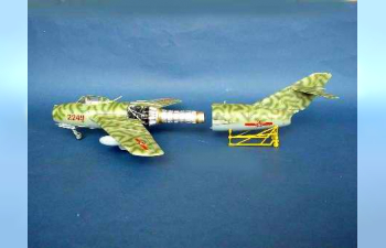 Сборная модель Советский истребитель МиГ-15бис (китайская окраска)