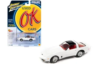 CHEVROLET Corvette (1982), white 
