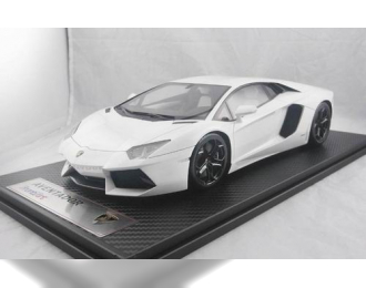 LAMBORGHINI Aventador LP700-4, White