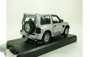 MITSUBISHI Pajero, NN29 7HB UK 1:43, серебристый