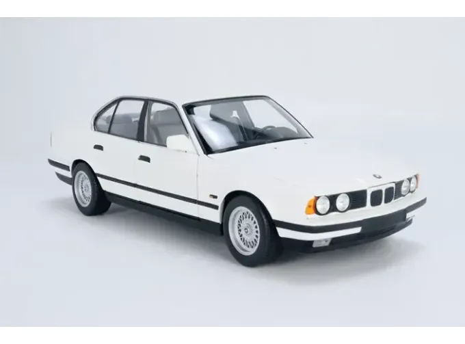 BMW 535i (1988), white