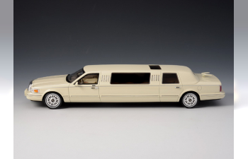 LINCOLN Towncar Limousine 1997, White