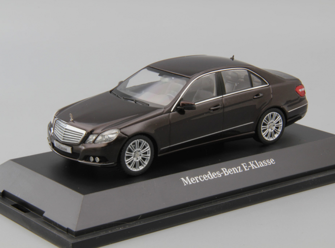 MERCEDES-BENZ E-Klasse Sedan Avantgarde W212 (2009), brown cuprite