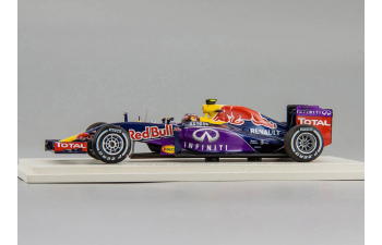 Red Bull RB11 Renault Australian GP #26 Infiniti Red Bull Racing Daniil Kvyat (2015), blue / purple