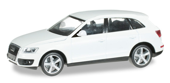 AUDI Q5, white