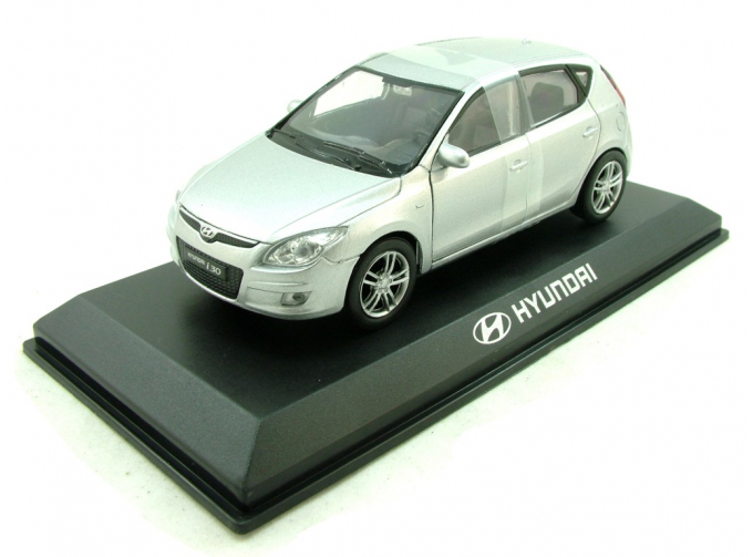 HYUNDAI i30 (2009), silver