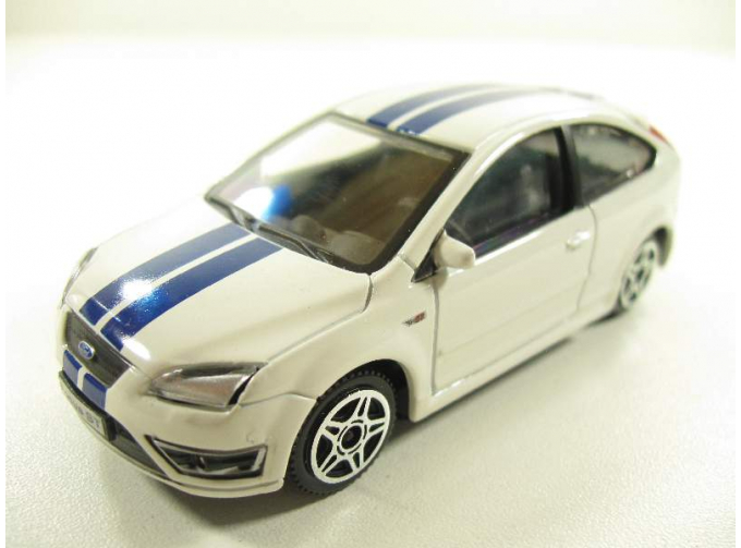 FORD Focus ST, белый с синей полосой