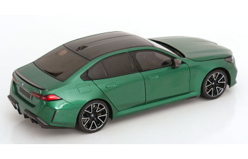 BMW M5 Saloon (2024), green metallic