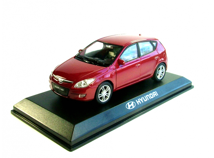 HYUNDAI i30 (2009), red