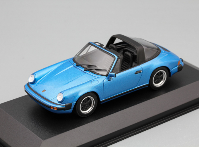 PORSCHE 911 TARGA - 1977 - BLUE METALLIC