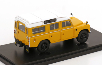LAND ROVER 109 Series III (1975), ochre white