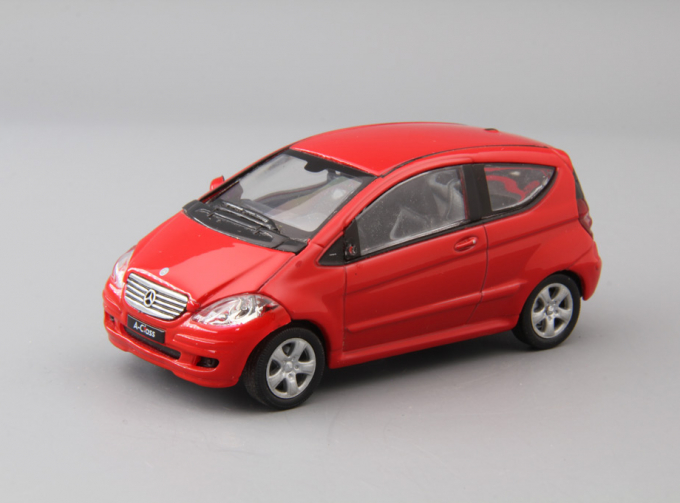 MERCEDES-BENZ A200, red