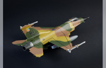 Сборная модель LOCKHEED MARTIN F-16c Fighting Falcon Military Airplane 1978