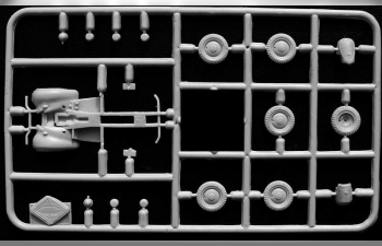 Сборная модель KUROGANE Type 95 personnel carrier Model 5 (Japan WWII)