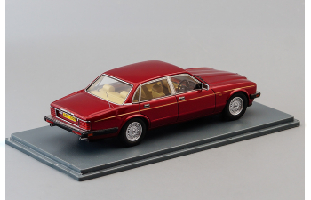 JAGUAR XJ40 Souvereign 1990, red met 